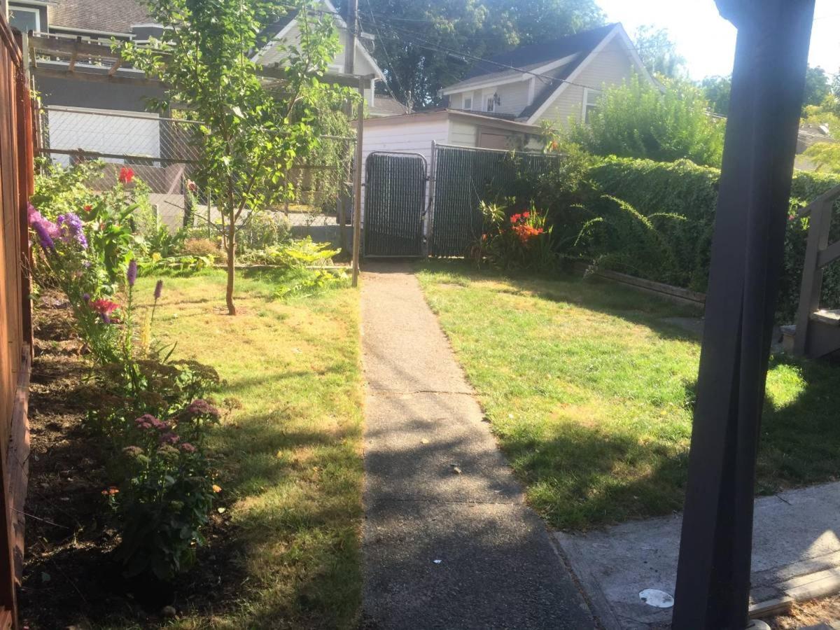 Quiet-Comfy 3 Bedroom Home On A Tree Lined Street In Kits Vancouver Extérieur photo