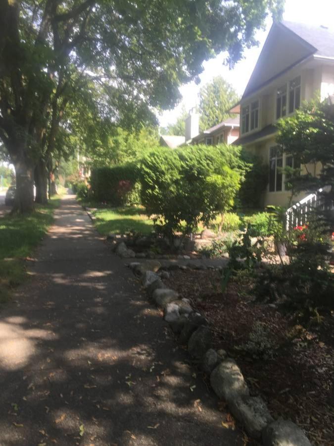 Quiet-Comfy 3 Bedroom Home On A Tree Lined Street In Kits Vancouver Extérieur photo
