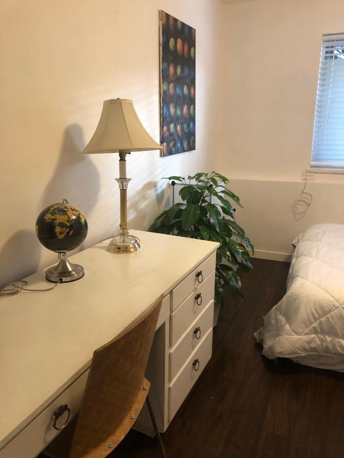 Quiet-Comfy 3 Bedroom Home On A Tree Lined Street In Kits Vancouver Extérieur photo