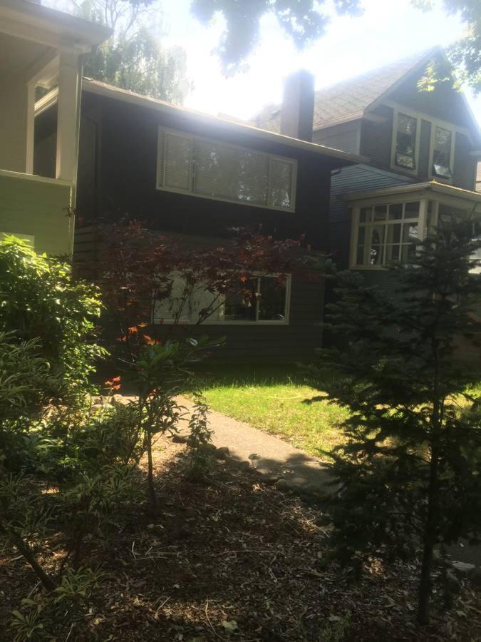 Quiet-Comfy 3 Bedroom Home On A Tree Lined Street In Kits Vancouver Extérieur photo