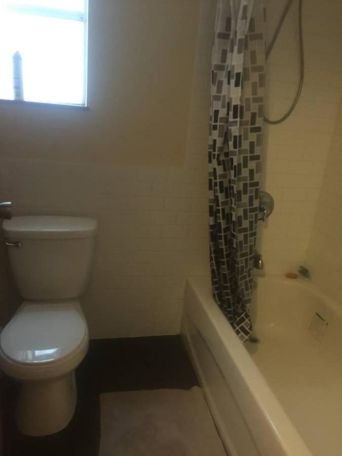 Quiet-Comfy 3 Bedroom Home On A Tree Lined Street In Kits Vancouver Extérieur photo